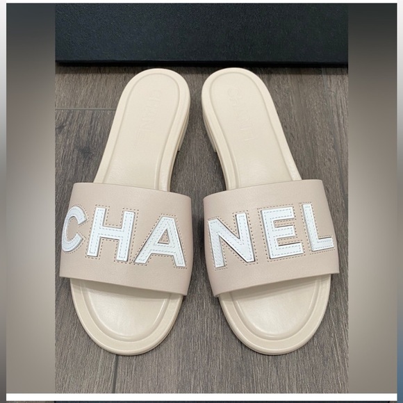 Chanel tan and white sandal - Picture 1 of 2